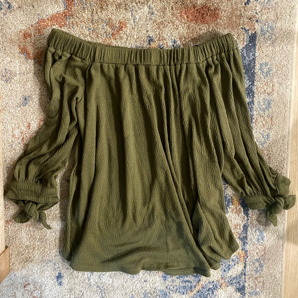 Abercrombie & Fitch Off the Shoulder Top